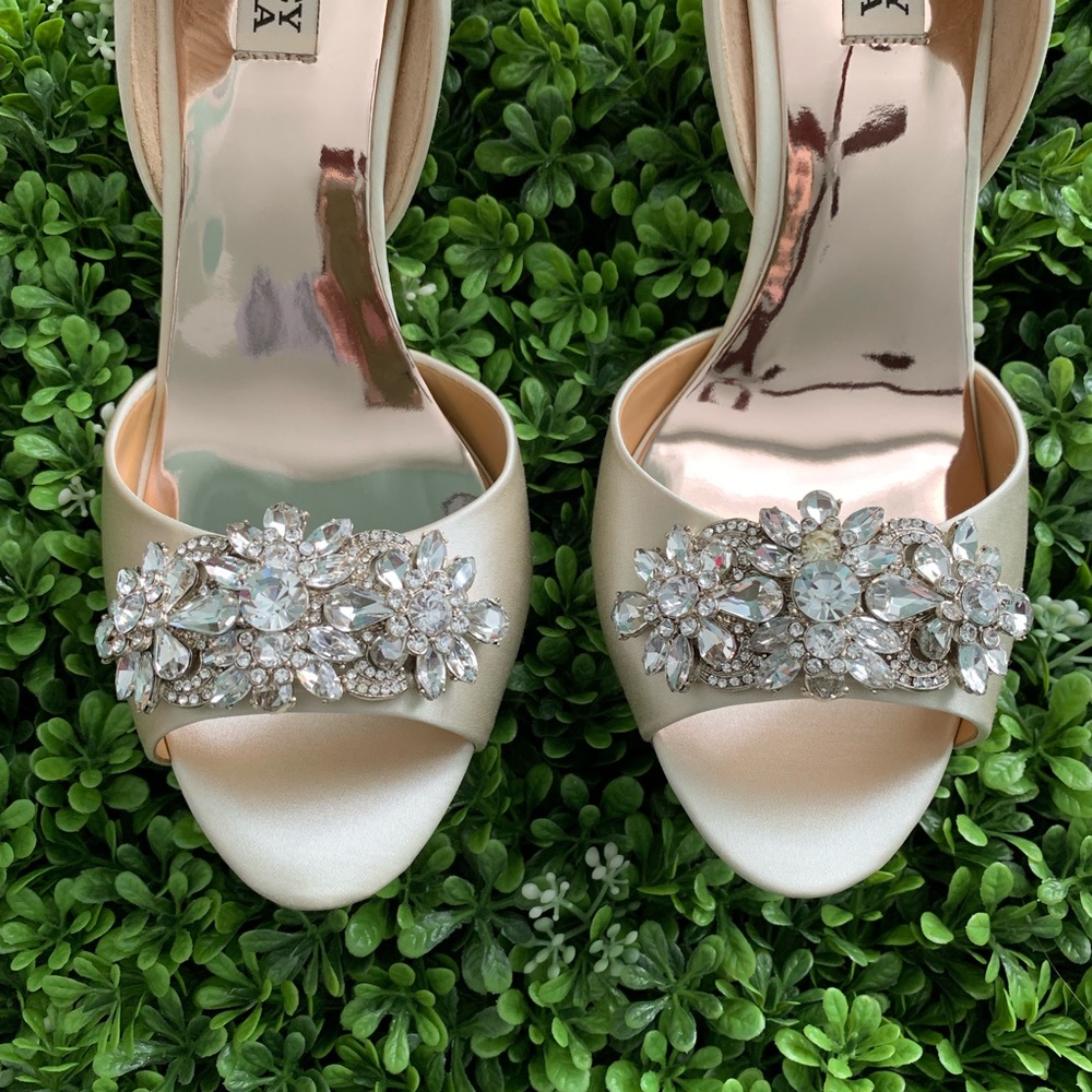 {Badgley Mischka} Giana Ivory Satin Wedding Heels - Picture 4 of 8